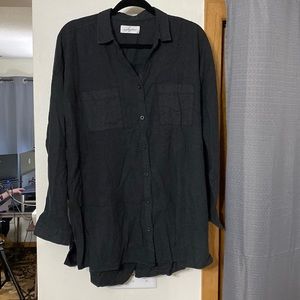 Carly Jean Los Angeles Tunic Length Button Down Top (Size XL)